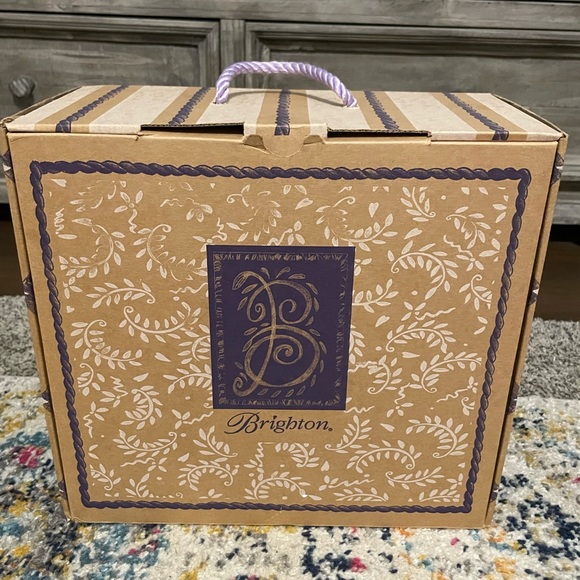 Maroon leather Brighton bag with dust cover and box 8”Hx 11.5”Wx 3.5”D - Picture 5 of 7